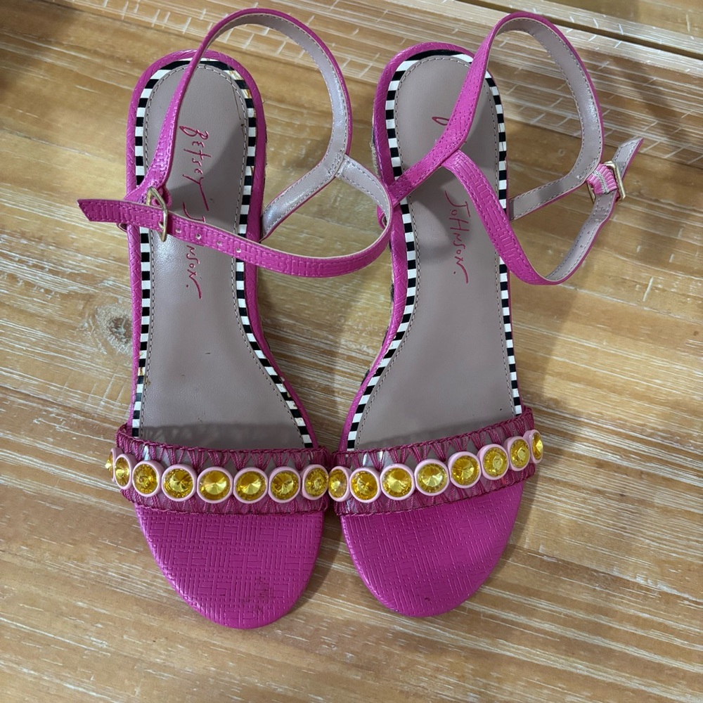 Betsy Johnson Kodi Wedge - Picture 3 of 7